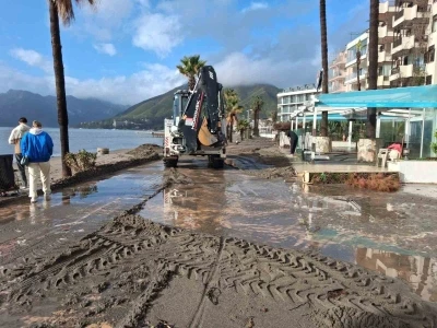 Marmaris&rsquo;te sağanak ve fırtına etkili oldu
