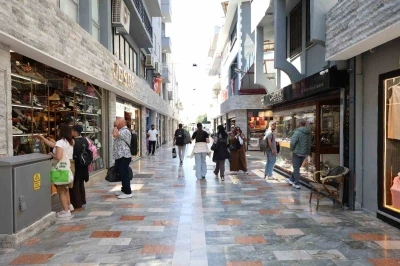 Marmaris&rsquo;te yenilenen &ccedil;arşı turistlerin g&ouml;zdesi oldu
