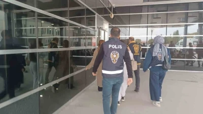 Masaj salonlarına fuhuş operasyonu: 5 gözaltı
