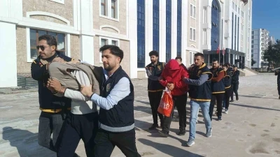 Masaj salonlarına fuhuş operasyonunda 6 kişi tutuklandı
