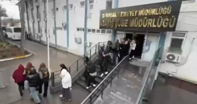 Masaj salonu g&ouml;r&uuml;n&uuml;ml&uuml; fuhuş ağına &rsquo;kadraj&rsquo; operasyonu: 12 tutuklama