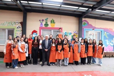 Masal kahramanlarıyla minik hastalara moral
