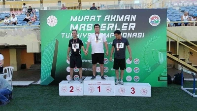 Master sporcu Alp G&ouml;kbora Ulubeli&rsquo;den İzmir&rsquo;de 4 dalda şampiyonluk
