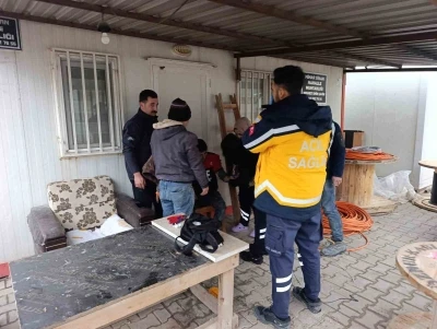 Matkapla elini delen iş&ccedil;i yaralandı
