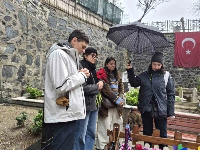 Mattia Ahmet Minguzzi &ouml;ld&uuml;r&uuml;lmesinin 1. yıl d&ouml;n&uuml;m&uuml;nde mezarı başında anıldı
