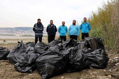 Mavi Takım&rsquo;dan sahilde temizlik: 50 torba atık toplandı

