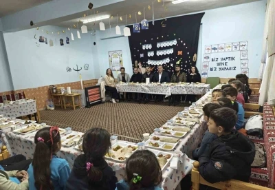 Mazıdağı İl&ccedil;e Milli Eğitim M&uuml;d&uuml;r&uuml; Aydıner, &ouml;ğrencilerle iftarda buluştu
