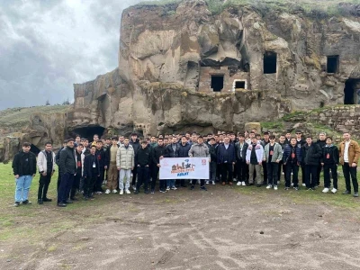 &lsquo;Maziden Atiye Ahlat&rsquo; programı gen&ccedil;leri tarihle buluşturuyor
