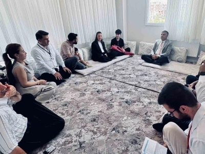 MEB Genel M&uuml;d&uuml;r&uuml; Durna, okul saldırısından etkilenen &ouml;ğrenci ve &ouml;ğretmenleri ziyaret etti
