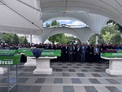 Mehmet Arar&rsquo;ın babası toprağa verildi
