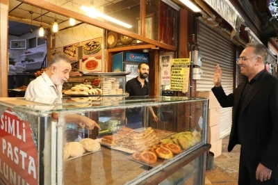 Mehmet Kuş, haftaya esnafla buluşarak başladı
