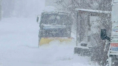 Mehmet&ccedil;ik karla kaplı yolları a&ccedil;tı
