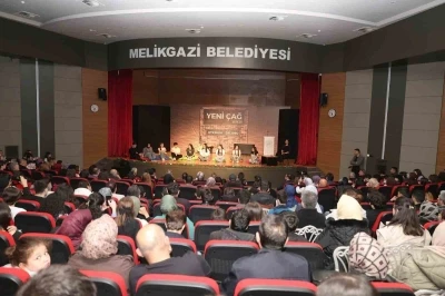 Mektep Melikgazi &ouml;ğrencilerinin hazırladığı tiyatro oyunu b&uuml;y&uuml;k alkış topladı
