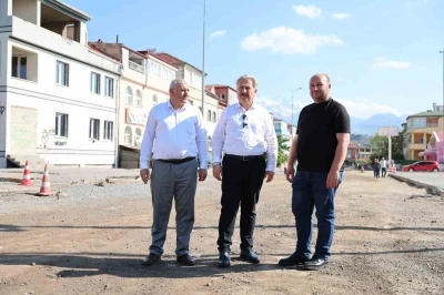 Melikgazi Belediyesi&rsquo;nden 4 mahalleye asfalt atağı
