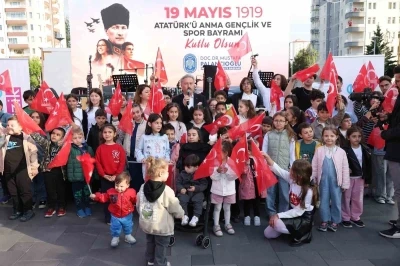 Melikgazi&rsquo;de 19 Mayıs&rsquo;ın heyecan ve coşkusu, Gen&ccedil;lik Orkestrası&rsquo;nın konseriyle ta&ccedil;landı
