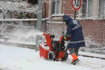 Melikgazi ekipleri 58 mahallede kar k&uuml;reme &ccedil;alışması yaptı
