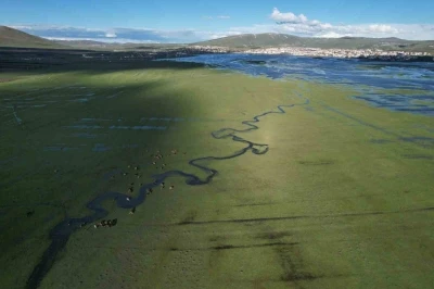 Mendereslerin eşsiz g&uuml;zelliği dron kamerasına yansıdı
