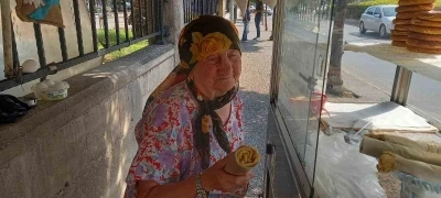 Mensure Teyze’nin çalışma azmi görenleri şaşırtıyor
