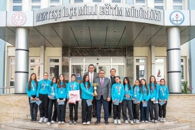 Menteşe Cumhuriyet Ortaokulu Hokey Takımı, T&uuml;rkiye yarı finalleri yolunda
