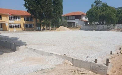 Menteşe’de 6 halı saha yapımı sürüyor
