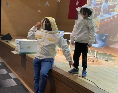 Menteşe&rsquo;de &ccedil;ocuklar arıların d&uuml;nyasını keşfetti
