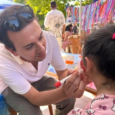 Menteşe&rsquo;de g&ouml;n&uuml;ll&uuml; gen&ccedil;ler miniklerin mutluluğuna ortak oldu
