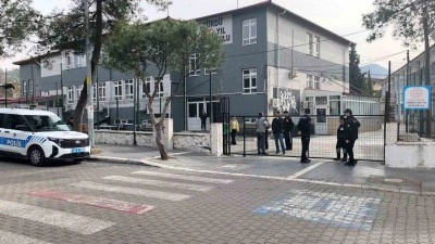 Menteşe&rsquo;de okul &ouml;nlerinde g&uuml;venlik duvarı