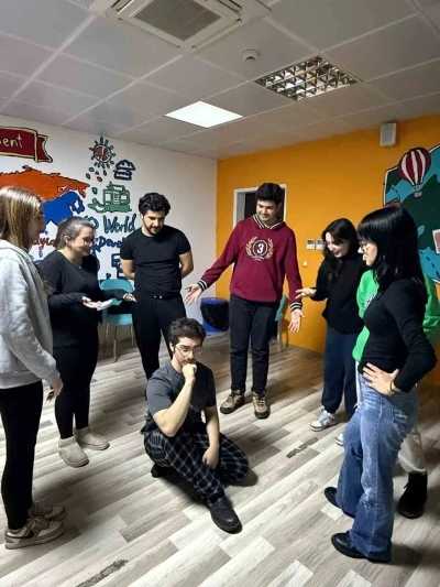 Menteşe&rsquo;de perde gen&ccedil;ler i&ccedil;in a&ccedil;ılıyor
