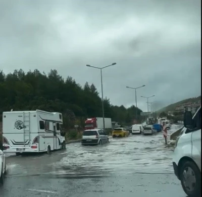 Menteşe’de sağanak yağış hayatı olumsuz etkiledi
