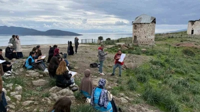 Menteşe&rsquo;nin g&ouml;n&uuml;ll&uuml; gen&ccedil;lerinden Bodrum&rsquo;da sanat &ccedil;ıkarması
