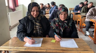 Meralardan sınıflara: Y&uuml;ksekovalı &ccedil;ift&ccedil;iler bu kez sıralarda ter d&ouml;kt&uuml;
