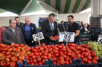Meram Zabıtası, semt pazarlarını sıkı takipte

