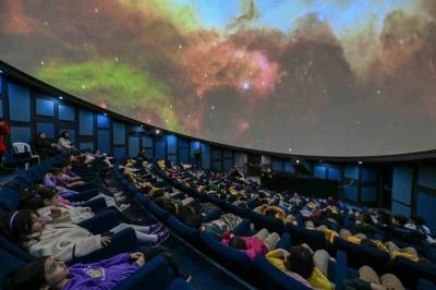 Mercan Bilim Merkezi planetaryumu &ccedil;ocukları evrenle buluşturuyor
