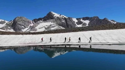 Mercan Vadisi&rsquo;nde buzlar &ccedil;&ouml;z&uuml;l&uuml;yor: Ortaya eşsiz manzaralar &ccedil;ıktı
