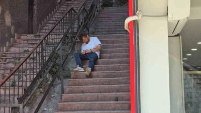 Merdivenlerde baygın bulunan kişi hastaneye kaldırıldı
