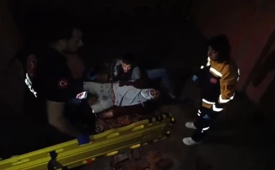 Merdivenlerden yuvarlanan iş&ccedil;i yaralandı
