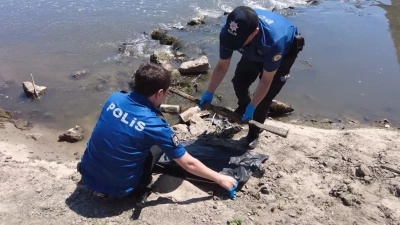 Meriç Nehri’nde suların çekilmesi ile tarihi tüfek bulundu
