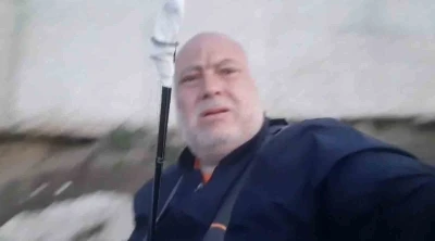 Meri&ccedil; Nehri&rsquo;nde yakaladığı 30 kiloluk yayın balığını nehirde oltası ile gezdirdi
