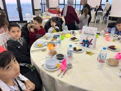 Merih Demiral&rsquo;dan ilkokul &ouml;ğretmenine jest
