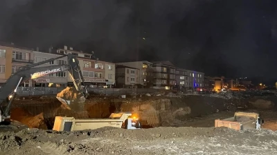 Merkez &Ccedil;arşısı Kentsel D&ouml;n&uuml;ş&uuml;m&uuml;nde hafriyat &ccedil;alışmaları s&uuml;r&uuml;yor
