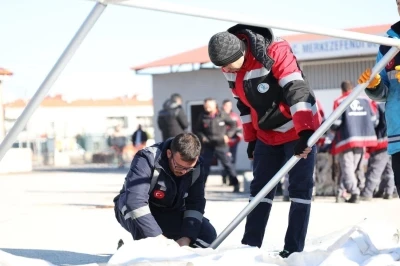 Merkezefendi Belediyesi personeline afet farkındalık ve &ccedil;adır kurma eğitimi verildi
