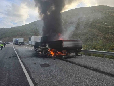 Mermer yüklü tır alevlere teslim oldu
