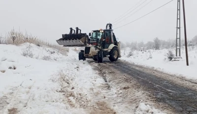 Mersin B&uuml;y&uuml;kşehir Belediyesi ekipleri karla m&uuml;cadeleye başladı

