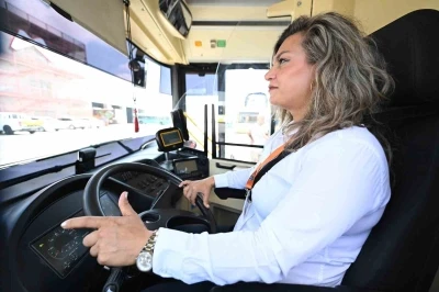 Mersin’de 2 çocuk annesi ücretsiz kursla otobüs şoförü oldu
