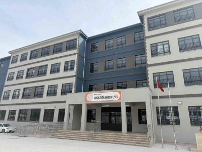 Mersin&rsquo;de bir lise &ouml;ğrencisi silahla yakalandı
