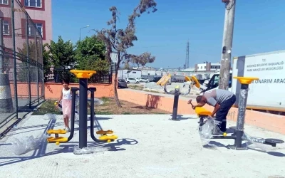 Mersin’de çocuk oyun parklarının eksikleri gideriliyor, yeşil alanlara bakım yapılıyor
