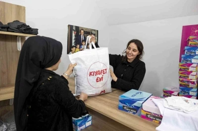 Mersin&rsquo;de dar gelirli ailelerin &ccedil;ocuklarına bayramlık desteği
