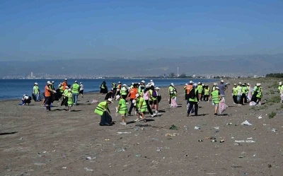 Mersin’de ’Dünya Temizlik Günü’nde sahiller çöpten arındı
