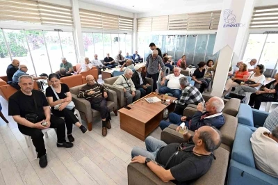 Mersin&rsquo;de emekliler bayram sevincinde buluştu
