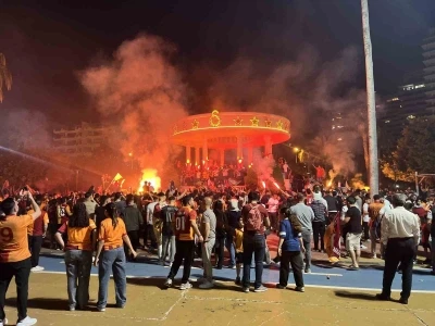 Mersin&rsquo;de Galatasaray&rsquo;ın şampiyonluğu b&uuml;y&uuml;k coşkuyla kutlandı
